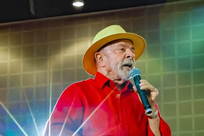 Lula diz que Vorcaro virou banqueiro no governo Bolsonaro e presidiário no dele