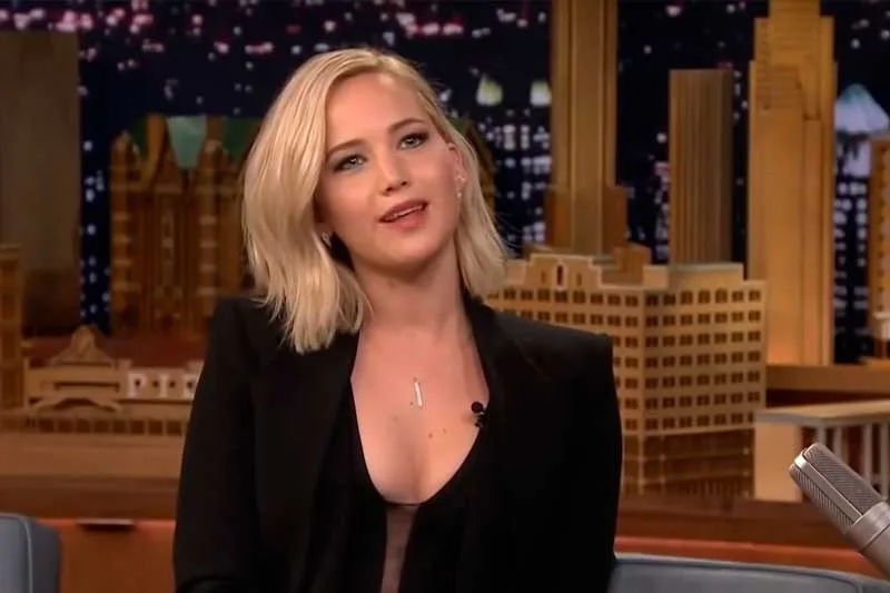 Jennifer Lawrence condiciona permanência no Instagram a comentários positivos