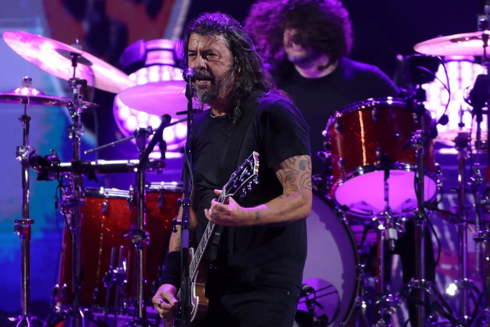Foo Fighters fecha primeiro dia do Rock in Rio com homenagem e pedido de casamento