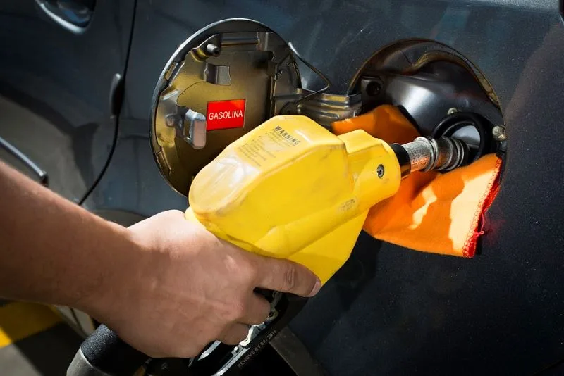 Petrobras cancela alta e fixa gasolina em R$ 3,05 para distribuidoras