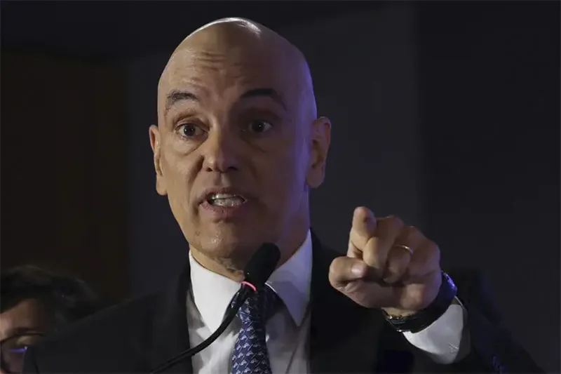 Moraes diz que dados do celular de Vorcaro foram usados de forma irregular