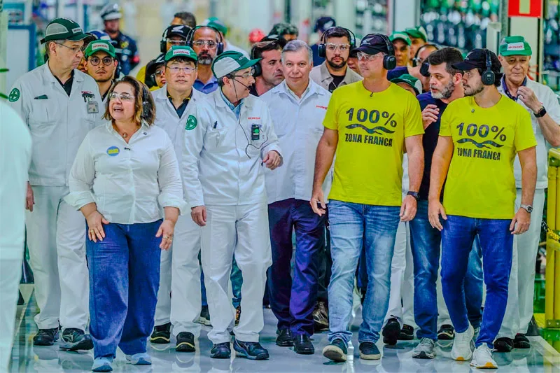 Flávio Bolsonaro veste camisa pró-Zona Franca após defender corte no IPI