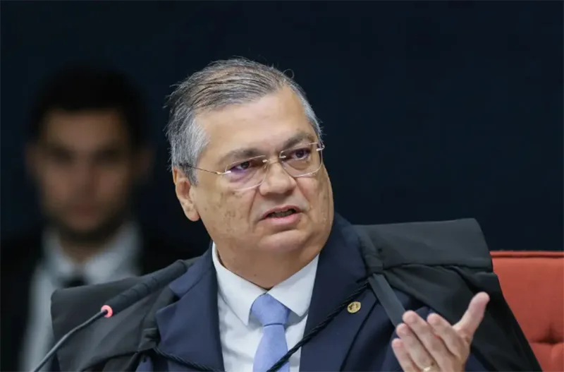 Dino manda restabelecer funções de diretores afastados da Polícia Federal