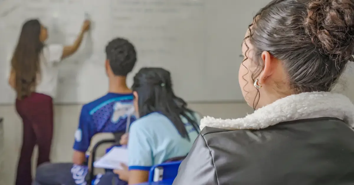 Brasil fica entre os últimos da América Latina em matemática no Pisa 2025