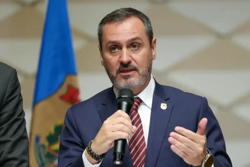 André Mendonça determina afastamento de dois chefes da PF no caso Master
