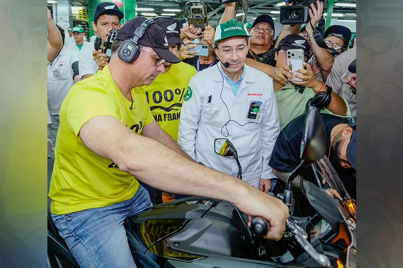 Em visita à Honda, Flávio Bolsonaro promete novos setores para a Zona Franca