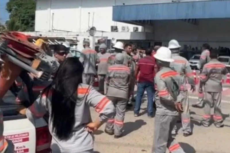 Terceirizados da Âmbar fazem paralisação por reajuste em Manaus
