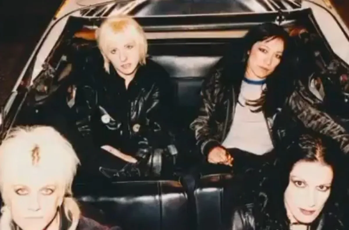 L7 chama Janis Tanaka para turnê após morte de Jennifer Finch