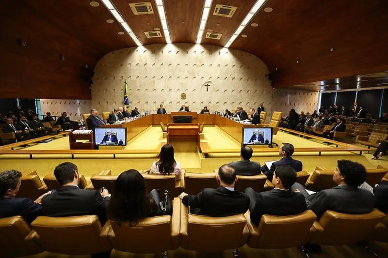 Pedido de vista de Dino suspende julgamento sobre processos de Moraes e Mendonça