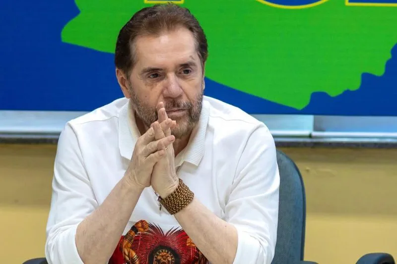 Plínio Valério terá de pagar R$ 5 mil por página não informada à Justiça Eleitoral