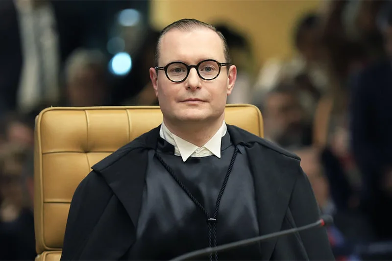 Mendonça questiona acesso integral a celular de Vorcaro antes de julgamento no STF