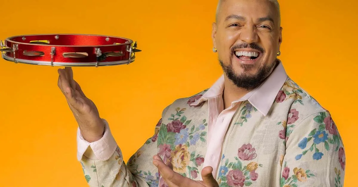 Belo leva jovens artistas ao palco e fala sobre o futuro do pagode