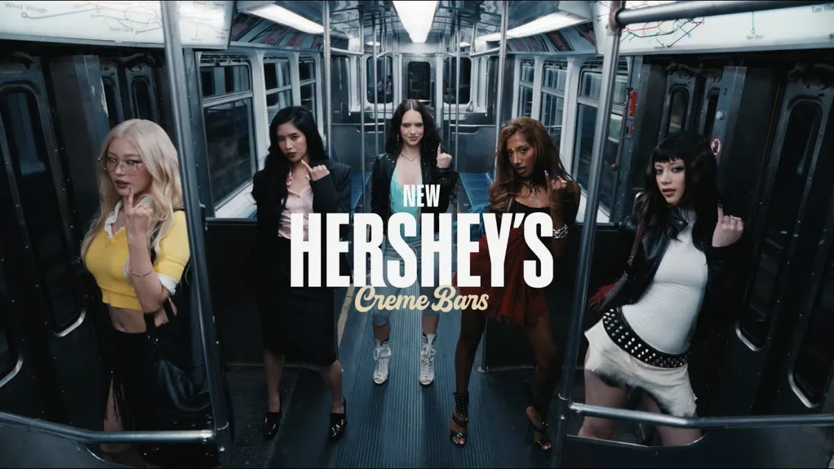 KATSEYE vira rosto das novas Creme Bars da Hershey’s
