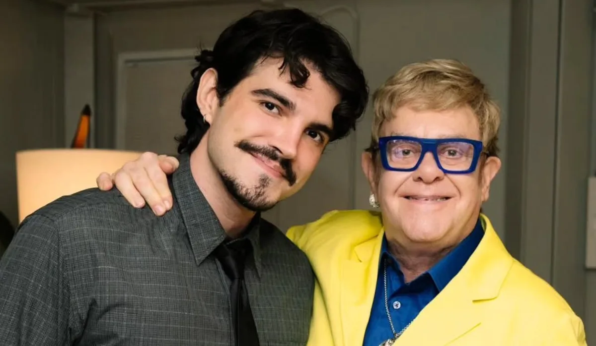 Jão encontra Elton John no Rio e recebe elogio por cover de “Rocket Man”