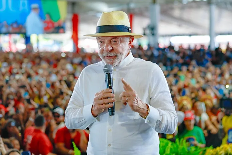 Conflito entre ministros do STF antecede defesa de Lula por transparência no caso Master