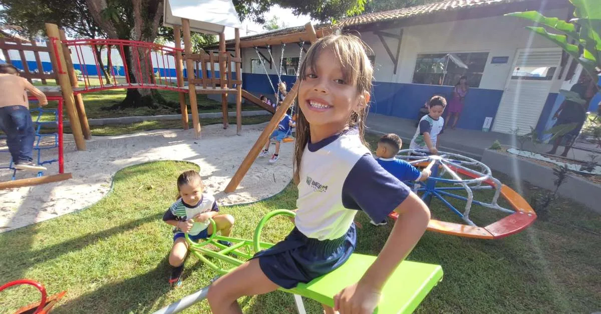 Escola Maria Amoras ganha auditório e energia solar após obra