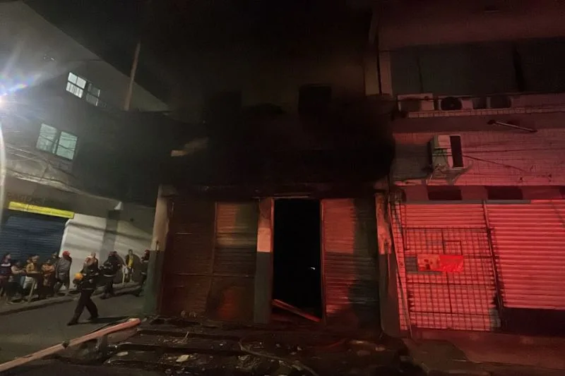 Padaria de 30 anos é destruída por fogo em Manaus